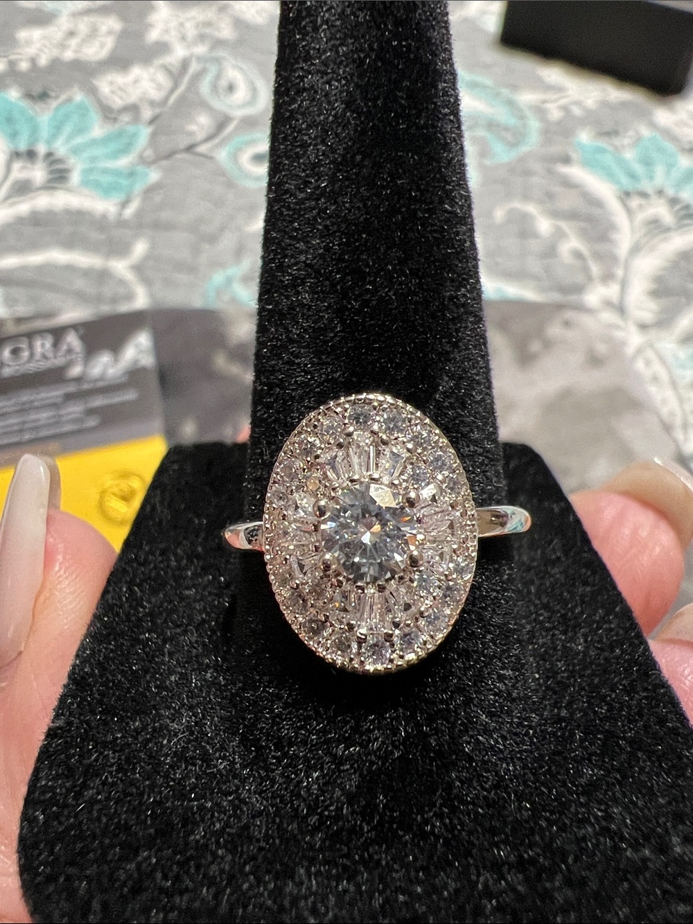 Classic Oval Halo Moissanite Ring - Silver 925